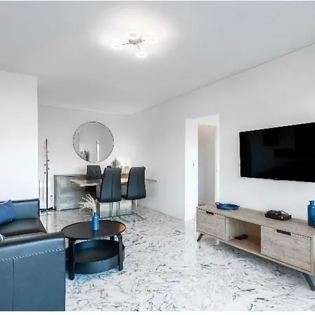 Nice Sea View Apartment Pool Terrace Parking Air Conditioning 4Sleeps Apartmán
