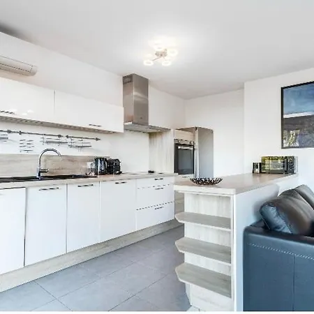 Nice Absea piscine , cosy ,vue Nizza