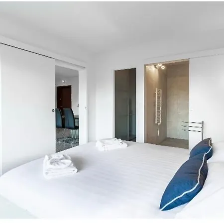 Nice Absea piscine , cosy ,vue