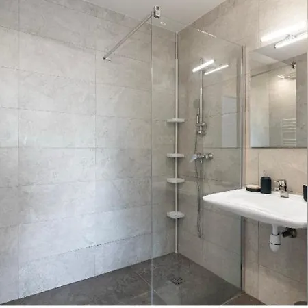 Nice Absea piscine , cosy ,vue Nizza